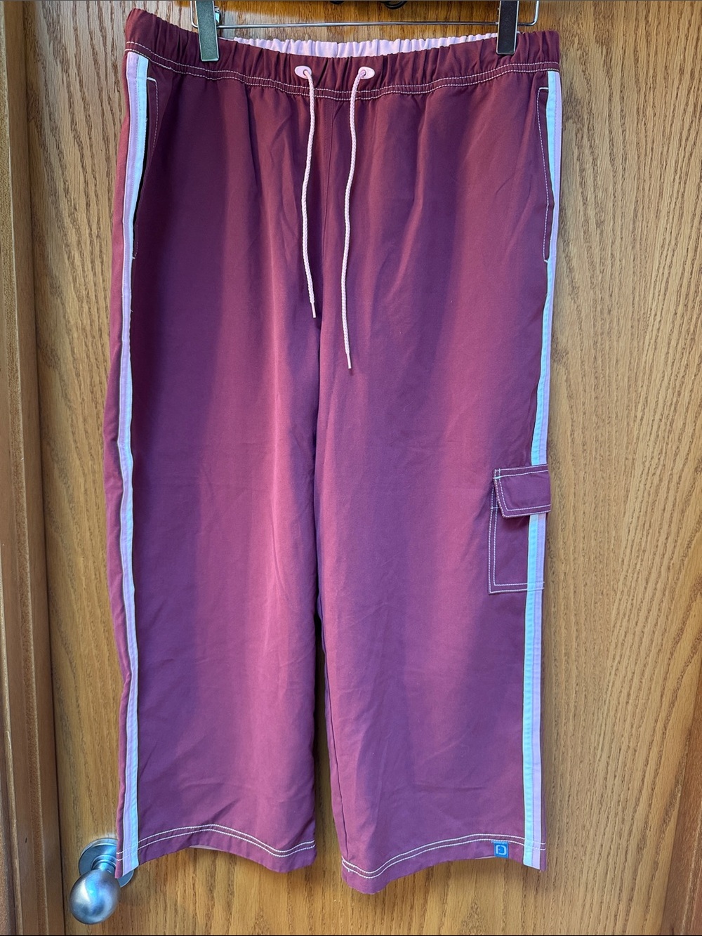 Women's Maroon Wide-Leg Capris with Side Stripe and Pockets